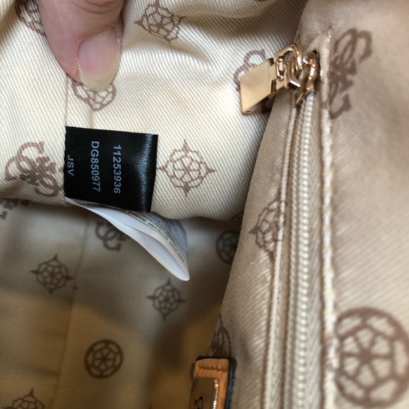 Guess Pale Peach Crossbody Bag NWT - Picture 15 of 15